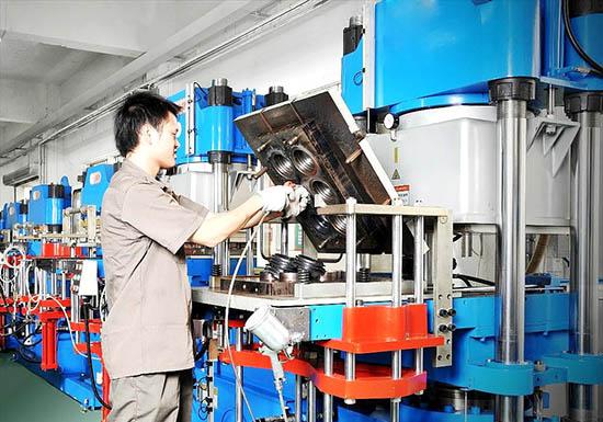 四柱液壓機(jī)內(nèi)部故障檢修